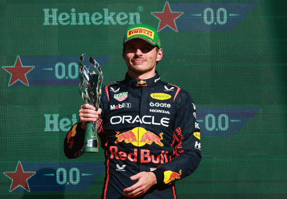 F1：塞恩斯遭遇碰撞，两次进站超速退赛